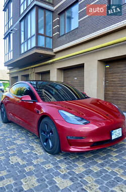 Седан Tesla Model 3 2022 в 