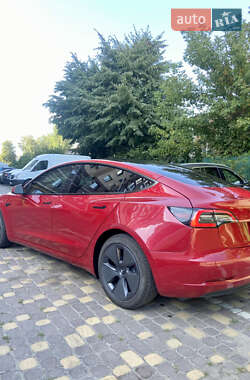 Седан Tesla Model 3 2022 в 