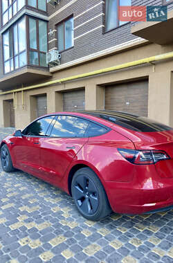 Седан Tesla Model 3 2022 в 