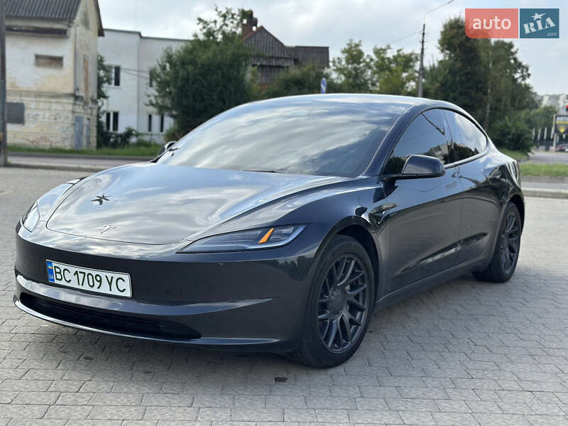 Седан Tesla Model 3 2024 в 
