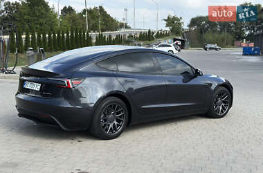 Седан Tesla Model 3 2024 в 