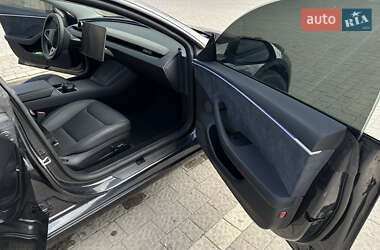 Седан Tesla Model 3 2024 в 