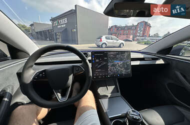 Седан Tesla Model 3 2024 в 