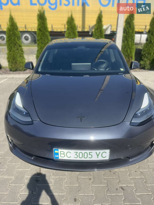 Седан Tesla Model 3 2021 в Львові