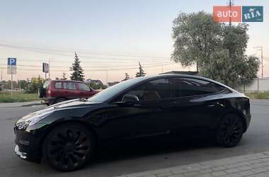 Седан Tesla Model 3 2022 в 
