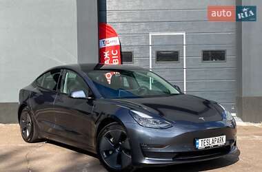 Седан Tesla Model 3 2021 в Киеве