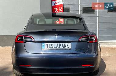 Седан Tesla Model 3 2021 в 