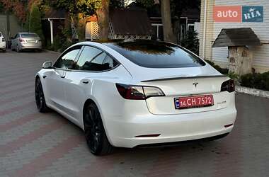 Седан Tesla Model 3 2021 в 
