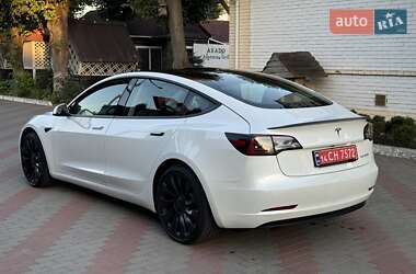 Седан Tesla Model 3 2021 в 
