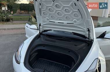 Седан Tesla Model 3 2021 в 