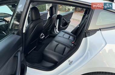 Седан Tesla Model 3 2021 в 