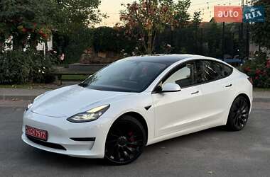 Седан Tesla Model 3 2021 в 