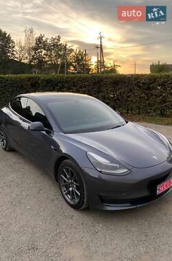 Седан Tesla Model 3 2023 в 