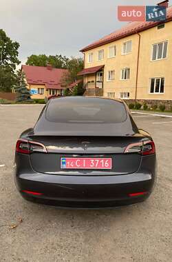 Седан Tesla Model 3 2023 в 