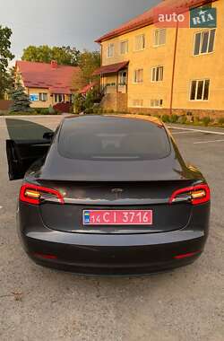 Седан Tesla Model 3 2023 в 