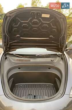 Седан Tesla Model 3 2023 в 