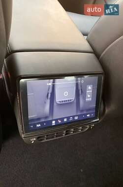 Седан Tesla Model 3 2023 в 