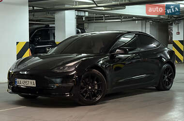 Седан Tesla Model 3 2021 в 