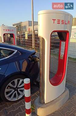 Седан Tesla Model 3 2019 в Львове