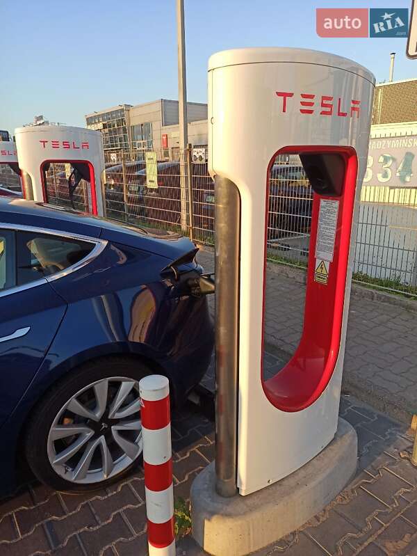 Седан Tesla Model 3 2019 в Львові