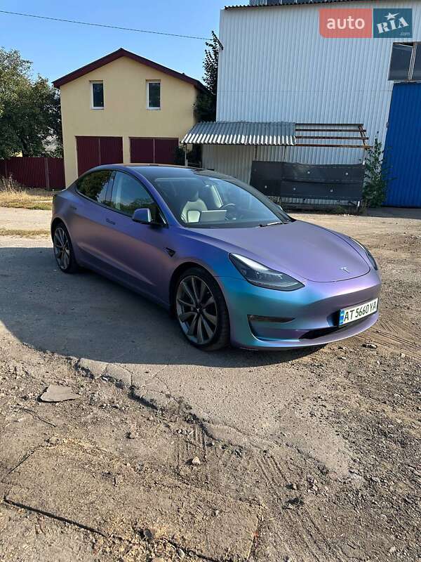 Седан Tesla Model 3 2021 в Києві