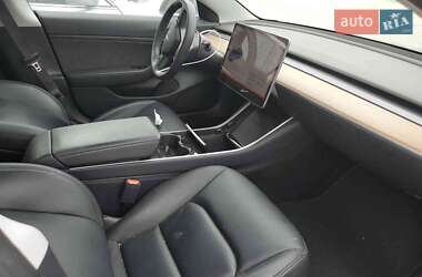 Седан Tesla Model 3 2019 в 