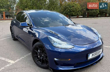 Седан Tesla Model 3 2021 в 