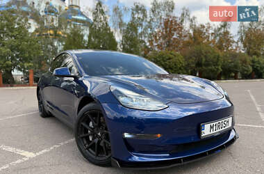 Седан Tesla Model 3 2021 в 