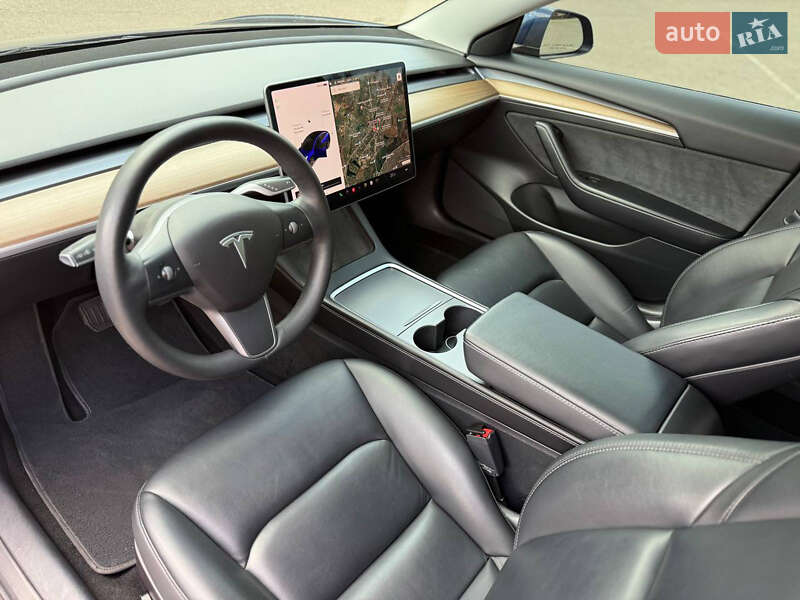 Седан Tesla Model 3 2021 в Кривом Роге