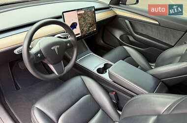Седан Tesla Model 3 2021 в 