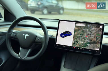 Седан Tesla Model 3 2021 в 
