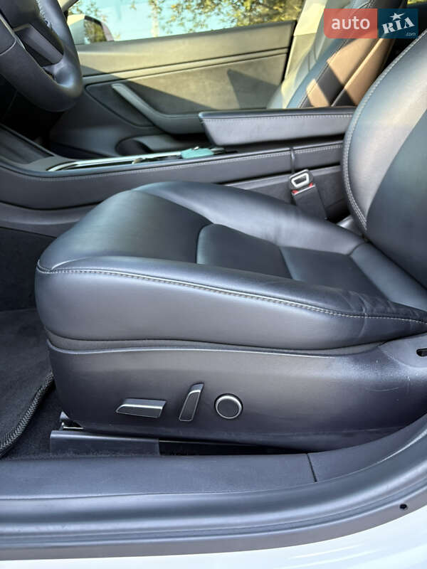 Седан Tesla Model 3 2021 в Тернополі