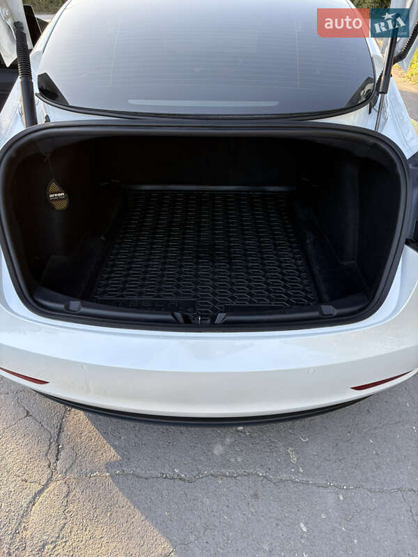 Седан Tesla Model 3 2021 в Тернополі