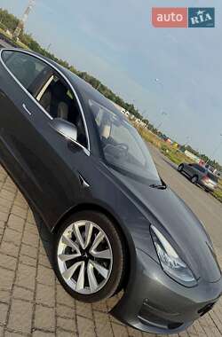 Седан Tesla Model 3 2019 в 