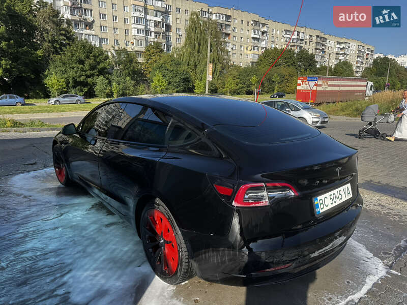 Седан Tesla Model 3 2021 в Львове