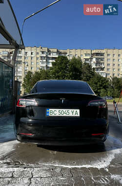 Седан Tesla Model 3 2021 в 