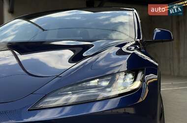 Седан Tesla Model 3 2024 в 