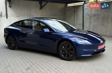 Седан Tesla Model 3 2024 в 