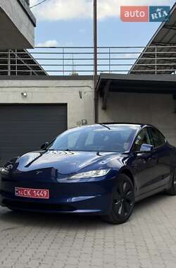 Седан Tesla Model 3 2024 в 