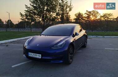 Седан Tesla Model 3 2021 в 