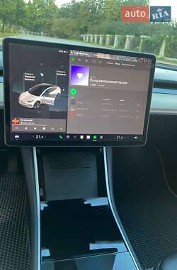 Седан Tesla Model 3 2018 в 