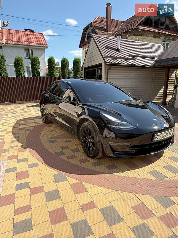 Седан Tesla Model 3 2022 в Тернополе