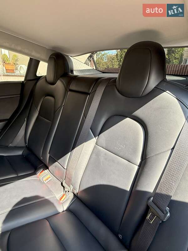 Седан Tesla Model 3 2022 в Тернополе