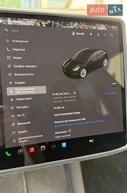 Седан Tesla Model 3 2022 в 