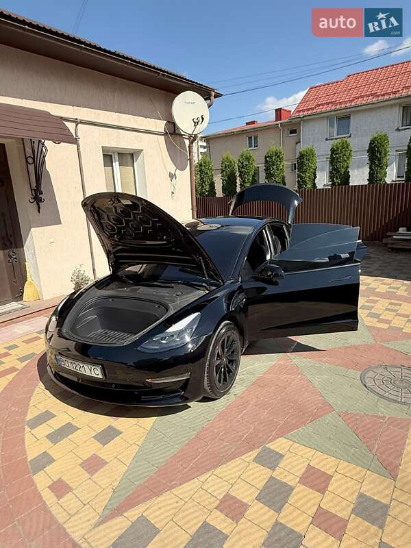 Седан Tesla Model 3 2022 в Тернополе