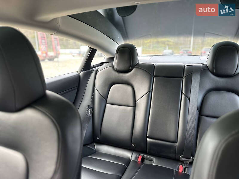 Седан Tesla Model 3 2022 в Львове