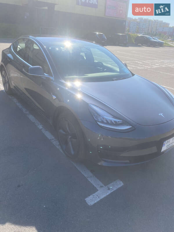 Седан Tesla Model 3 2018 в Рівному