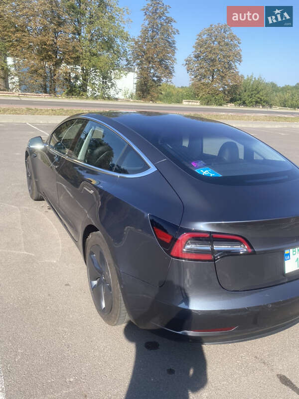 Седан Tesla Model 3 2018 в Рівному