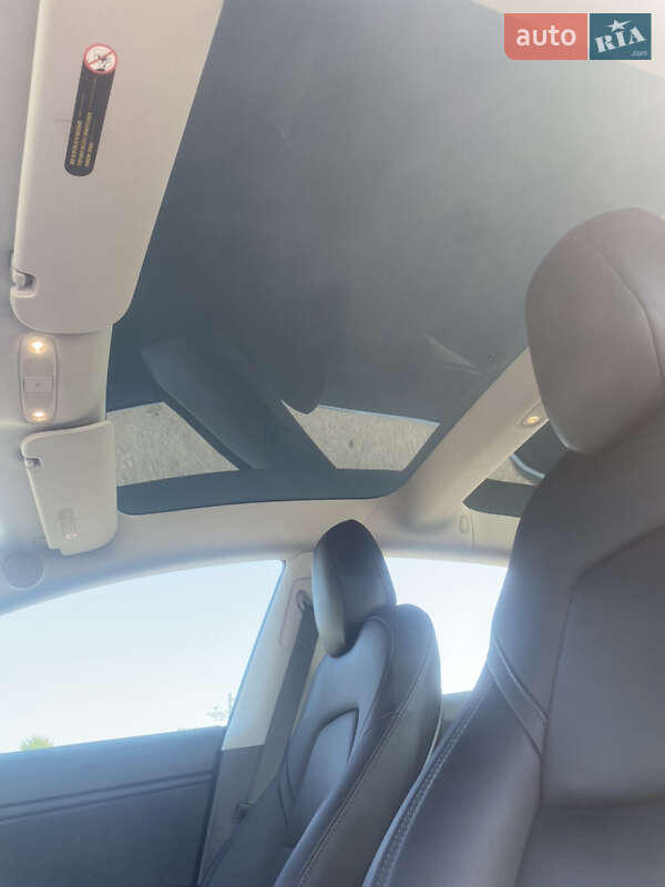 Седан Tesla Model 3 2018 в Рівному