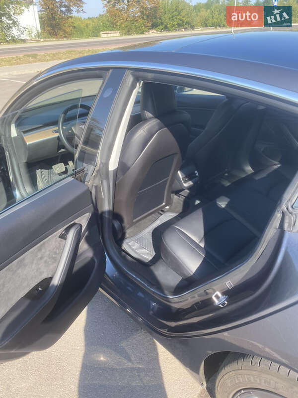 Седан Tesla Model 3 2018 в Рівному